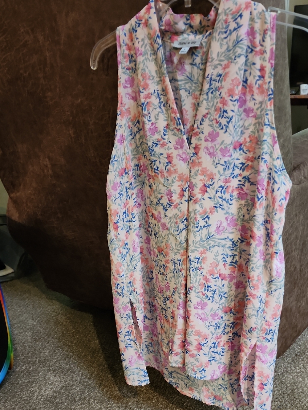 Floral V-Neck Sleeveless Top in Pink & Blue